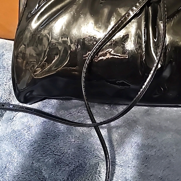 La Regale's Designer Vintage 60's Black Patent Leather Ande w/Bow Long Clutch - Picture 9 of 10